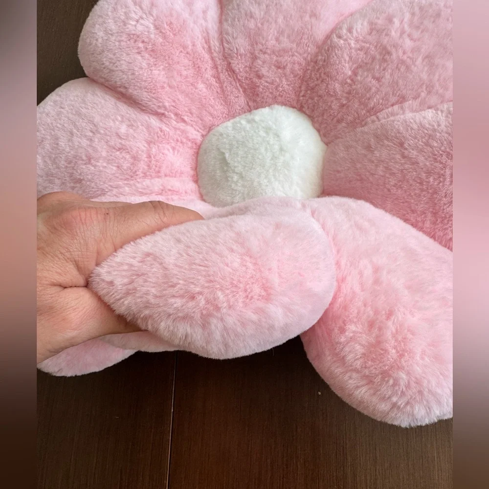 🌸 Pink Flower Shaped Pillow/Plush Cushion for Bohemian Style Room Decor